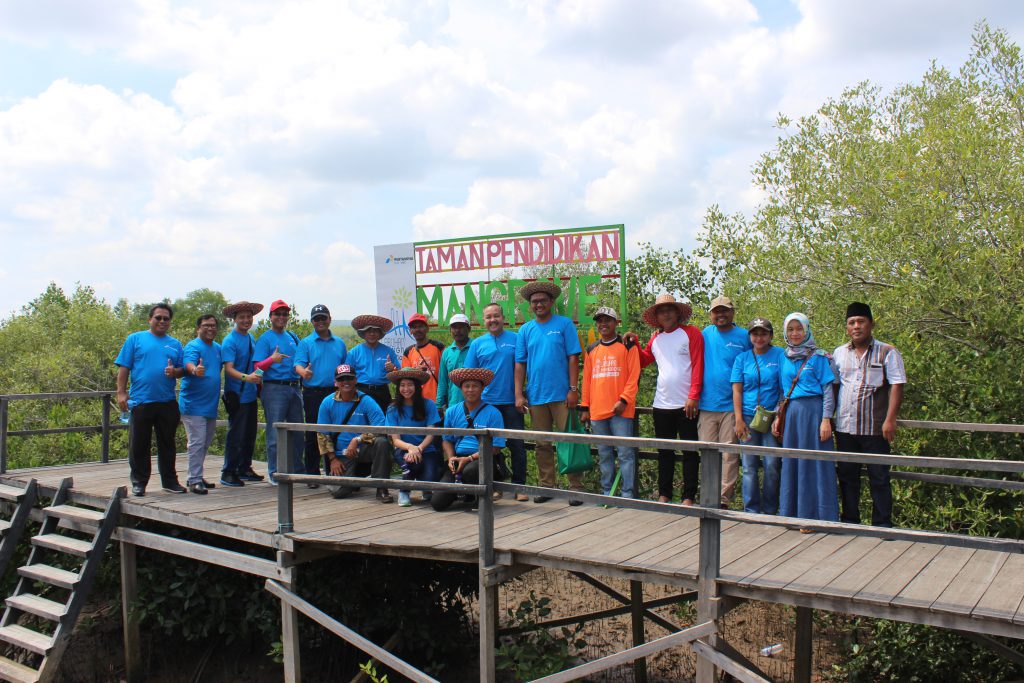 Kunjungan KLHK & Penanaman Bibit Mangrove di TPM Bangkalan, Madura